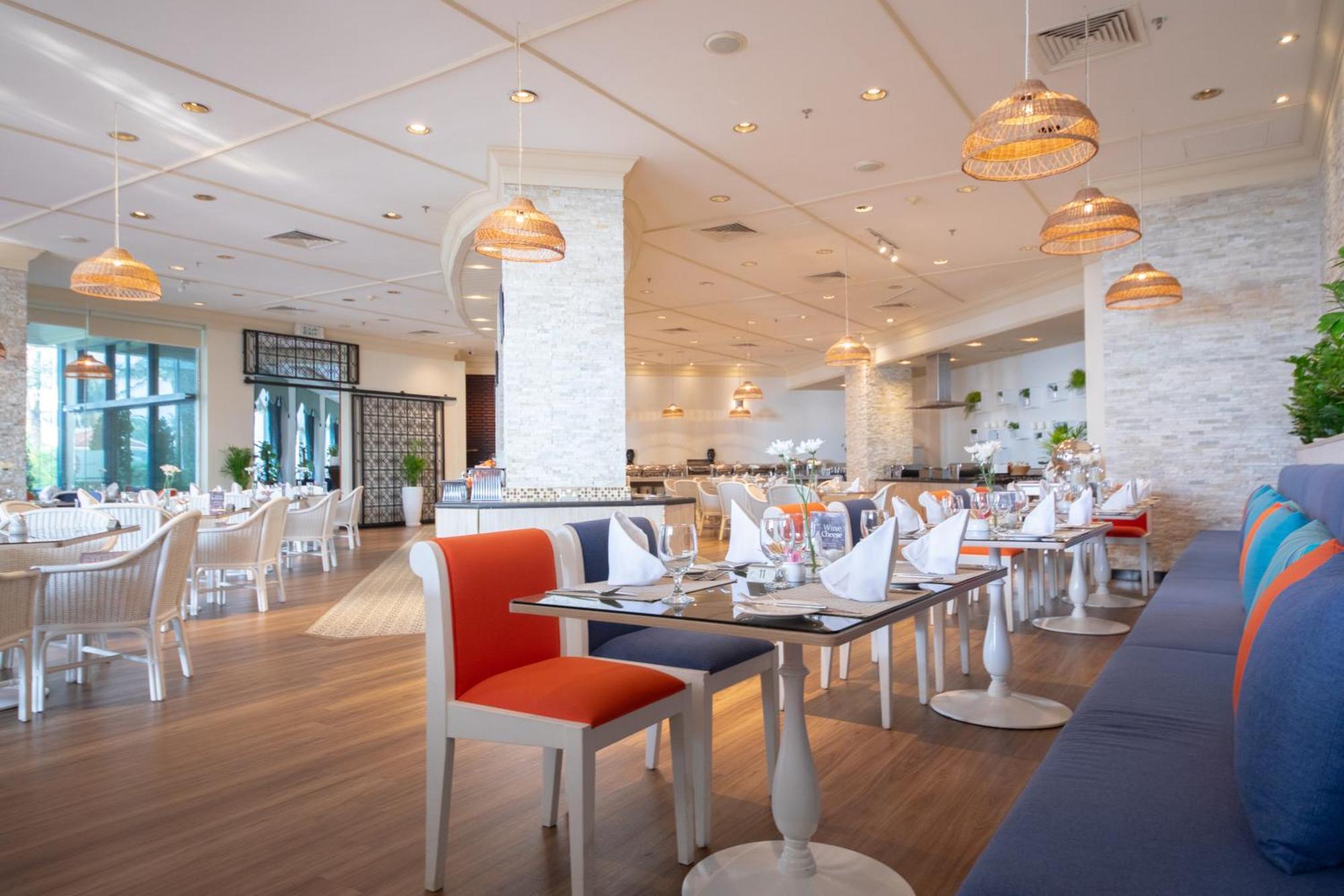Ajman Hotel & Villas By Blazon Hotels Ngoại thất bức ảnh The restaurant