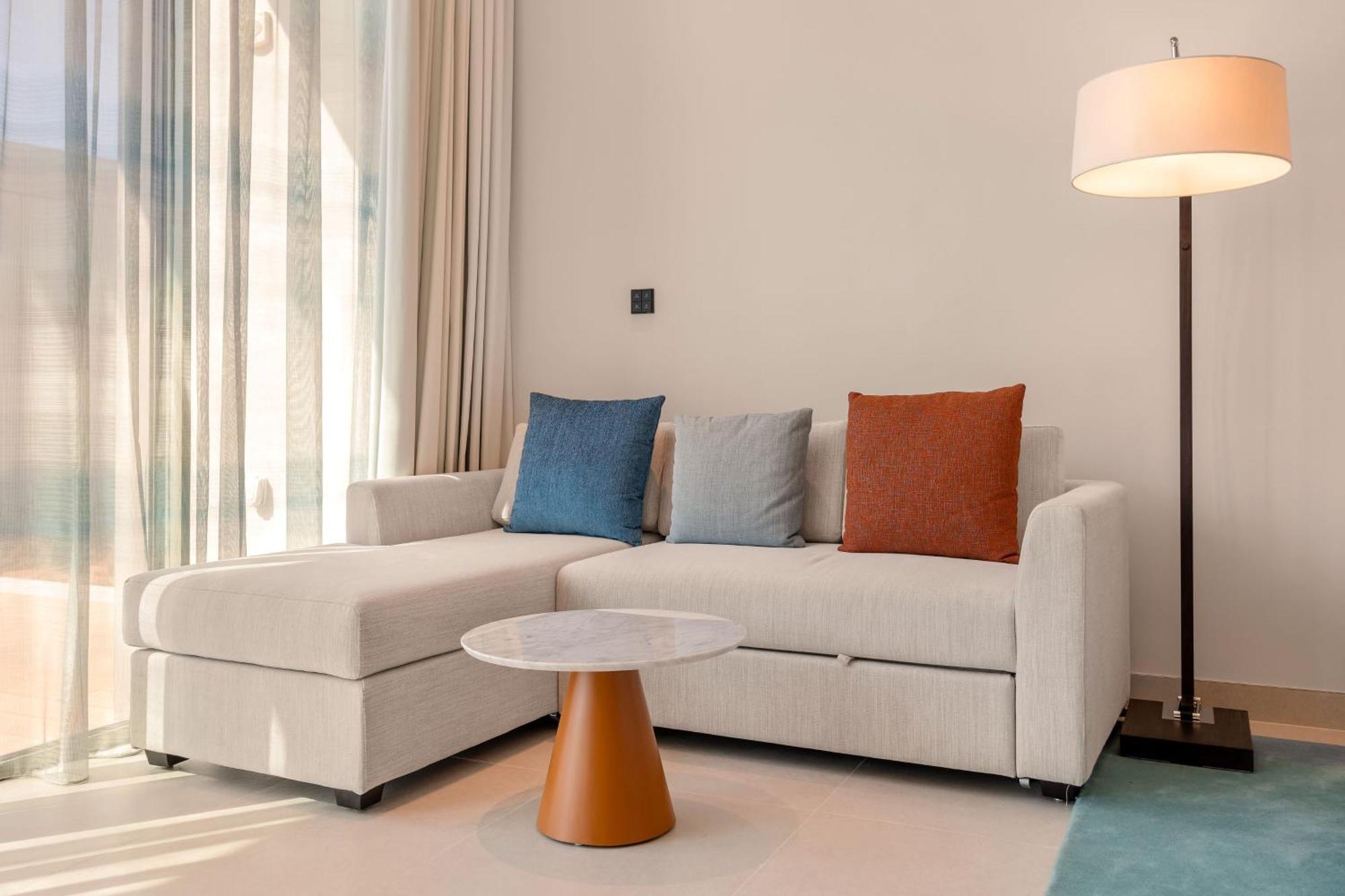 Ajman Hotel & Villas By Blazon Hotels Ngoại thất bức ảnh A sofa