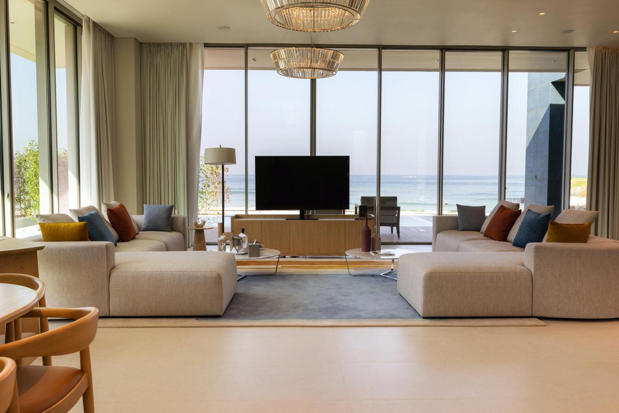 Ajman Hotel & Villas By Blazon Hotels Ngoại thất bức ảnh Living room at the Ritz-Carlton, Laguna Beach