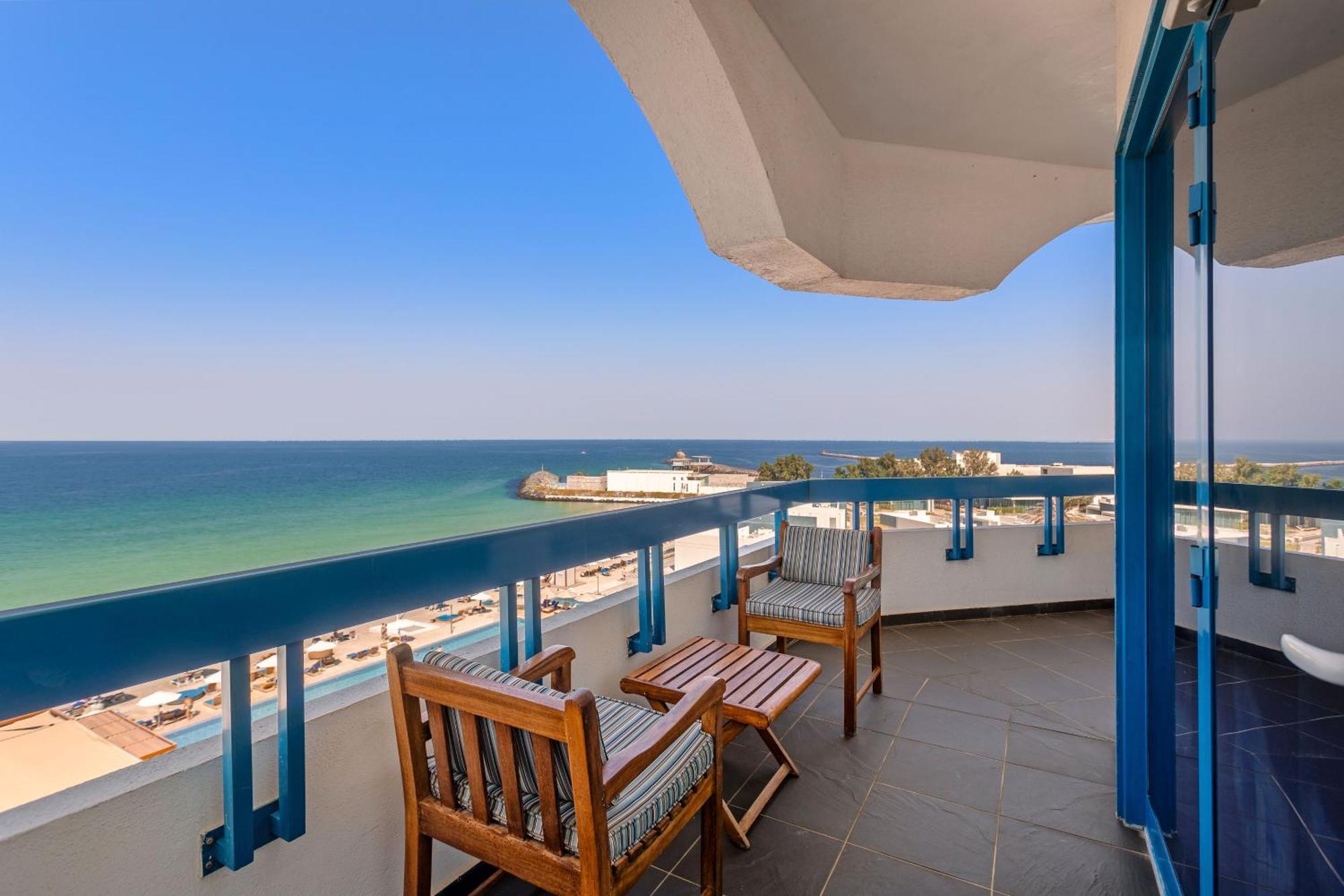 Ajman Hotel & Villas By Blazon Hotels Ngoại thất bức ảnh Balcony of a suite