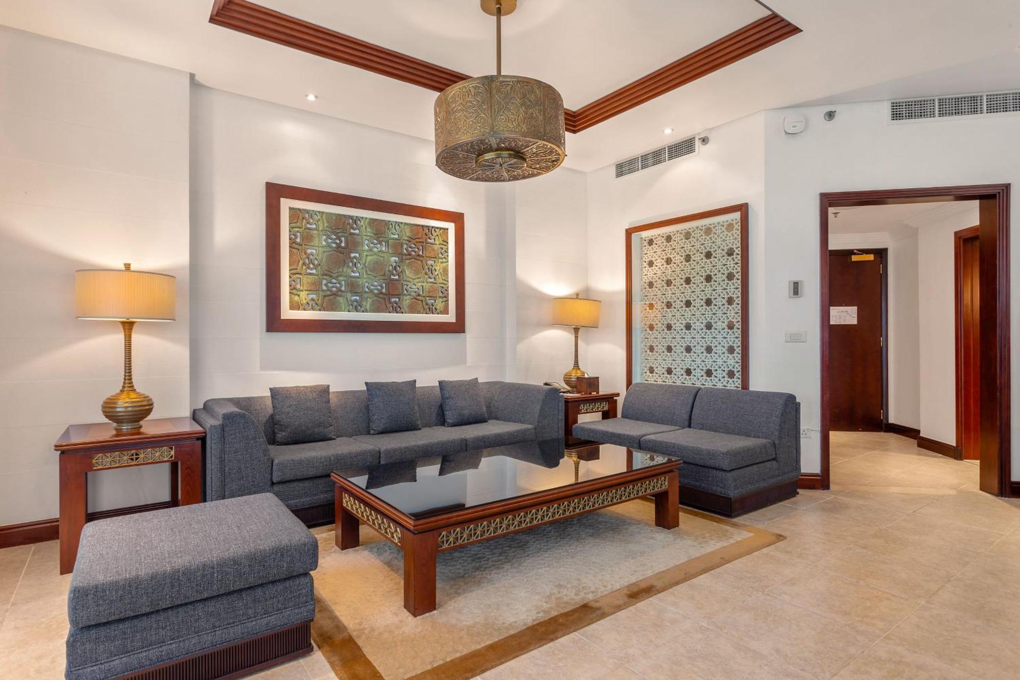 Ajman Hotel & Villas By Blazon Hotels Ngoại thất bức ảnh A living room at the hotel