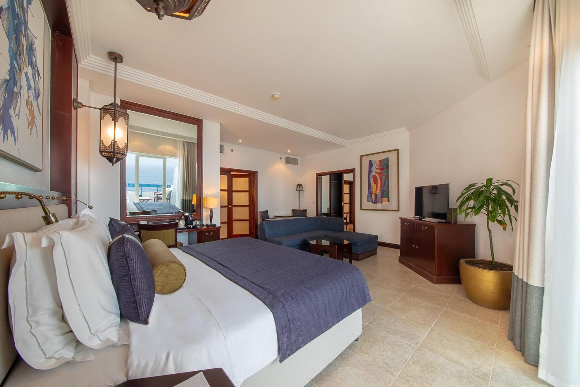 Ajman Hotel & Villas By Blazon Hotels Ngoại thất bức ảnh Suite
