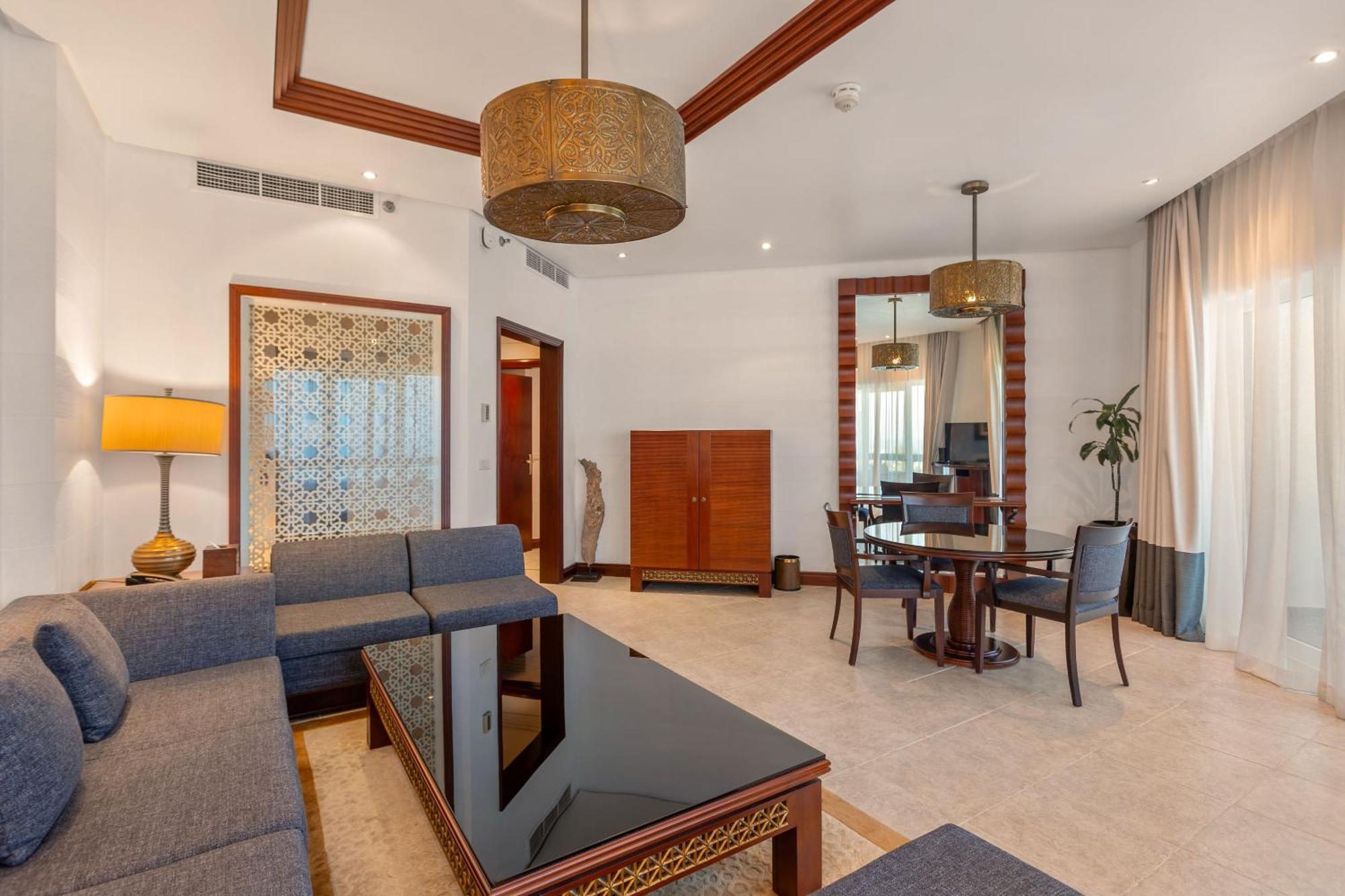 Ajman Hotel & Villas By Blazon Hotels Ngoại thất bức ảnh A suite at the Ritz-Carlton, DIFC